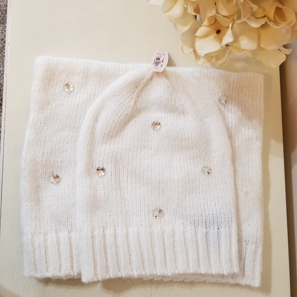 VICTORIA'S SECRET  Infinity Scarf and Hat set - Picture 2 of 6